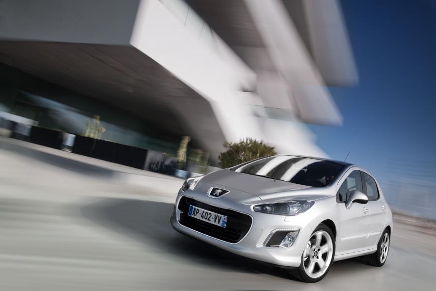  Peugeot 308 5-Door 2011 года  (фото 17 из 30)